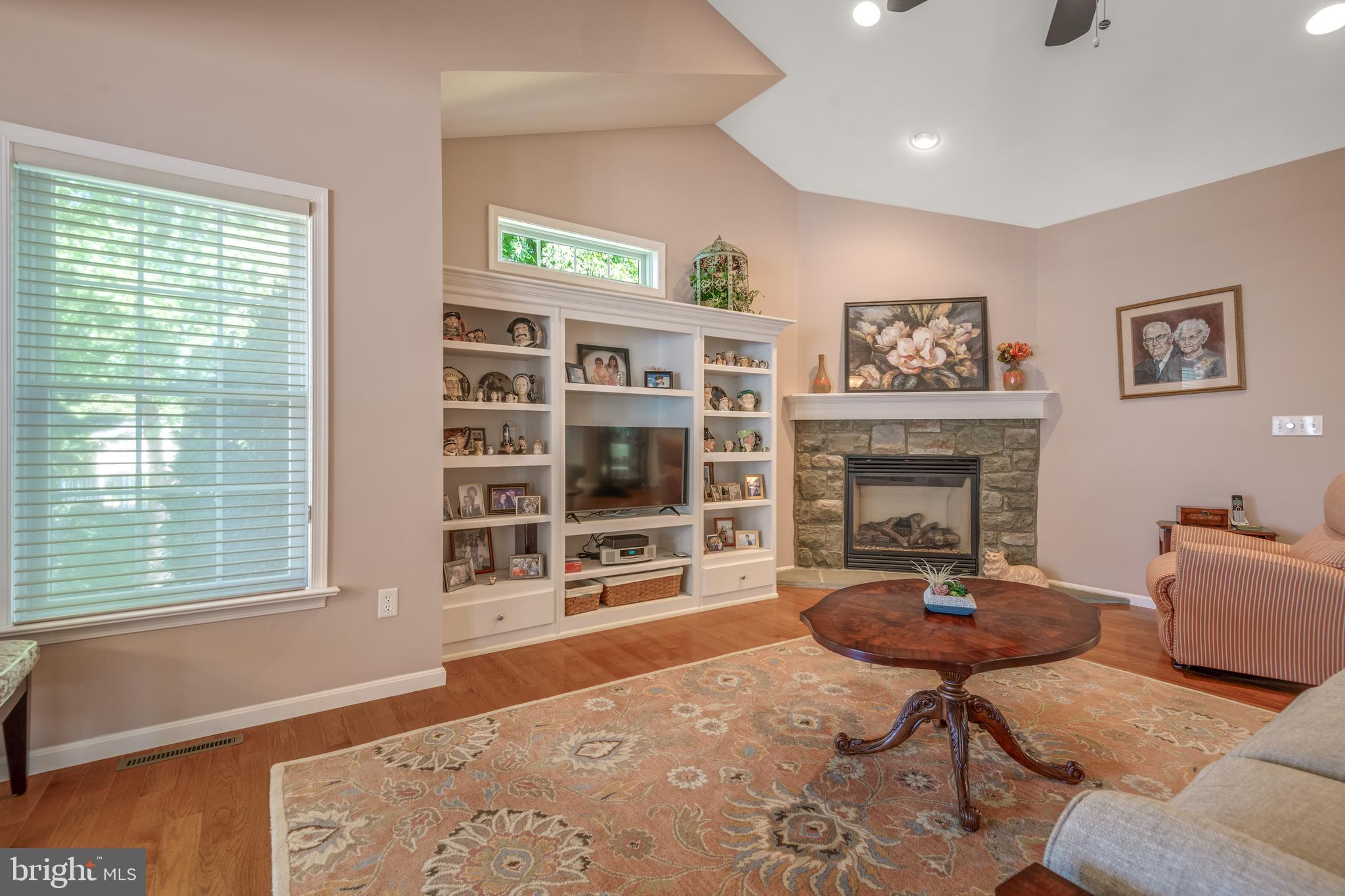 831 Victoria Ln