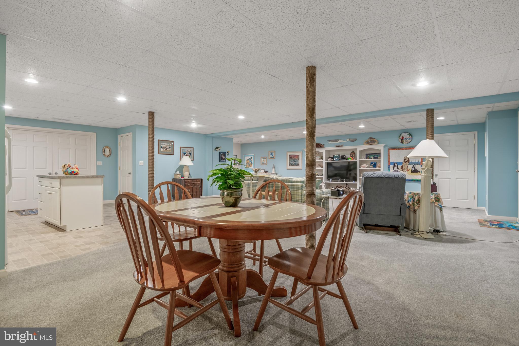 831 Victoria Ln
