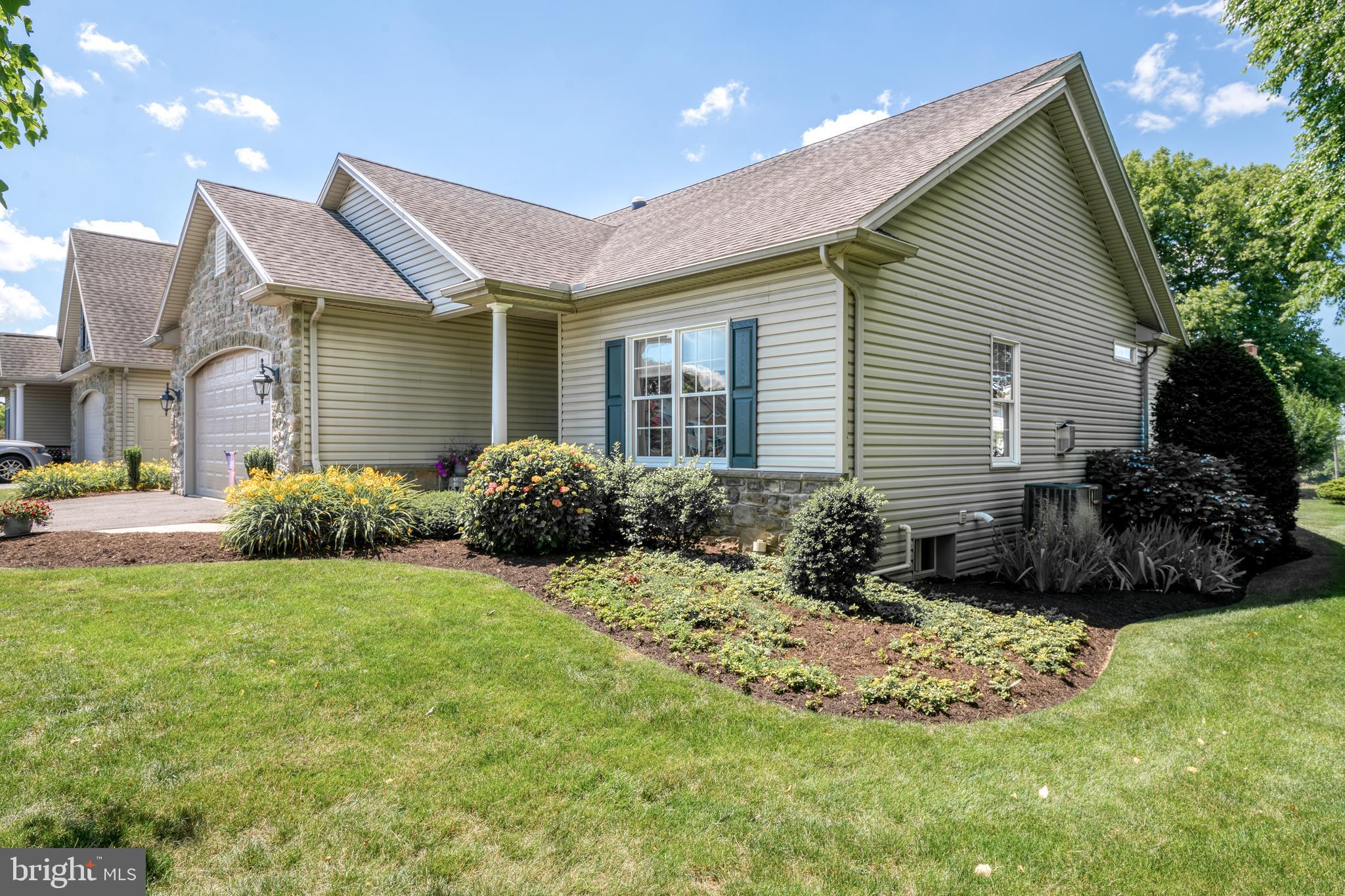 831 Victoria Ln