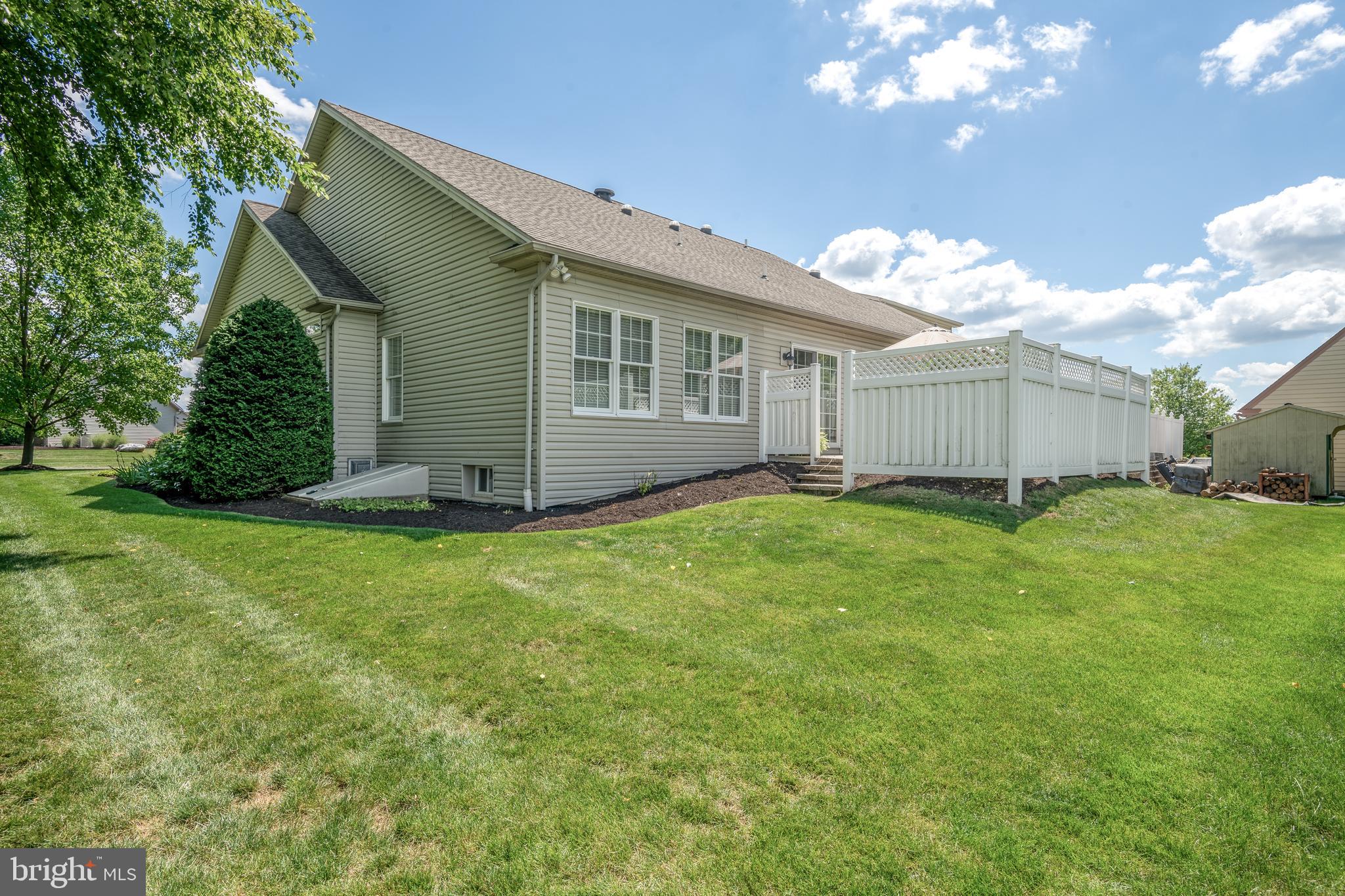 831 Victoria Ln