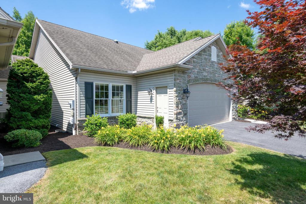 831 Victoria Ln