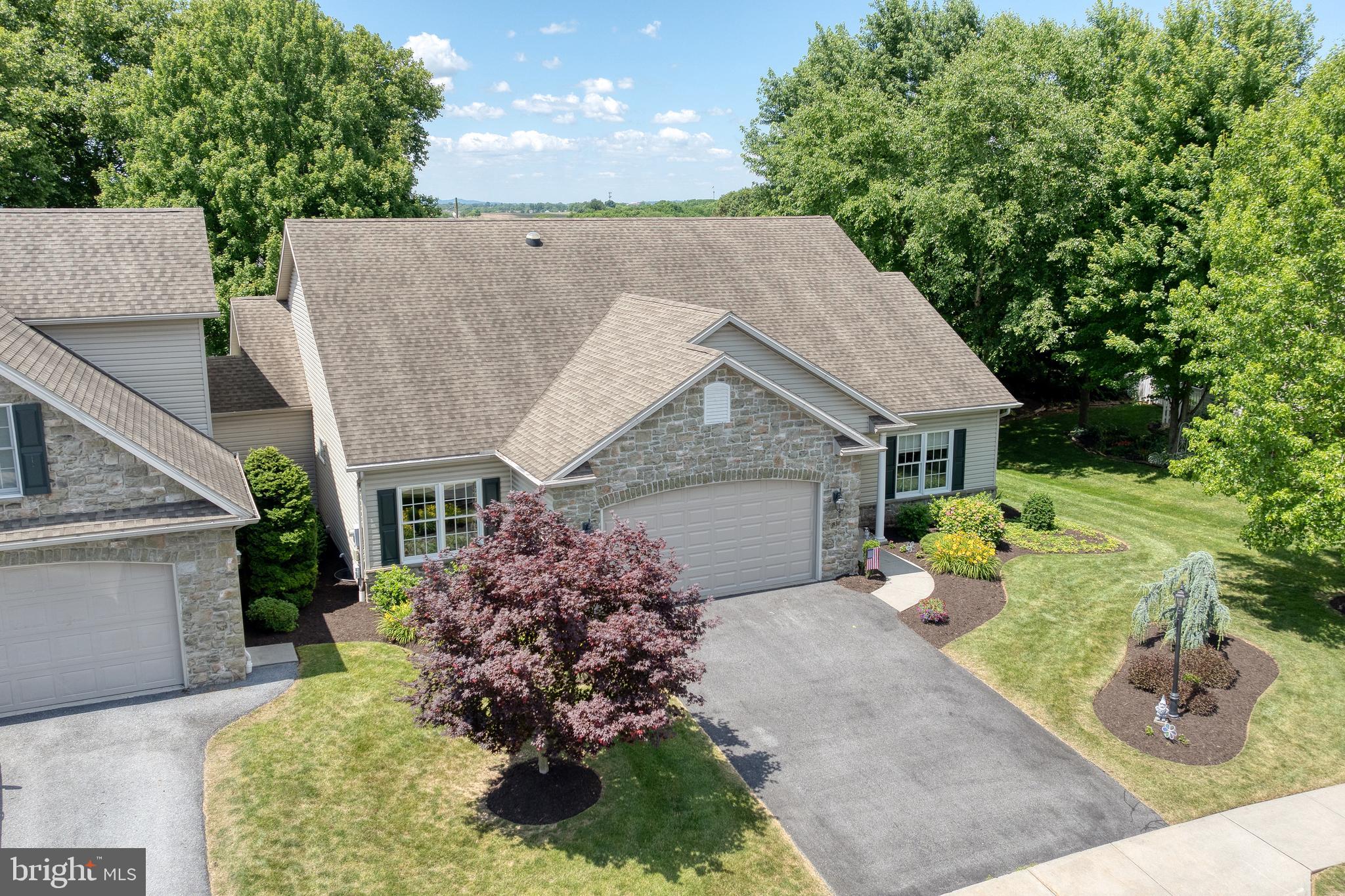 831 Victoria Ln
