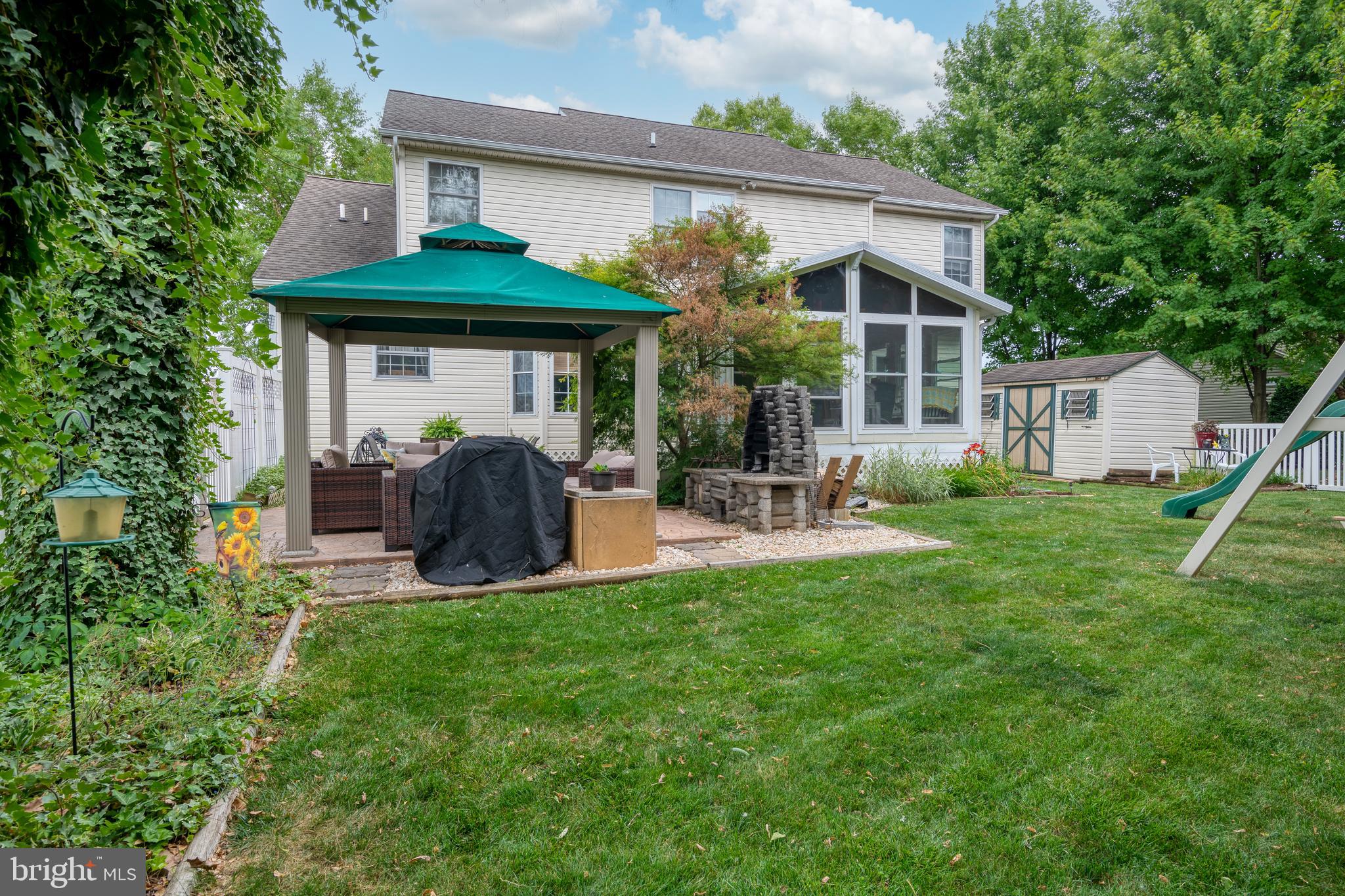 829 Victoria Ln