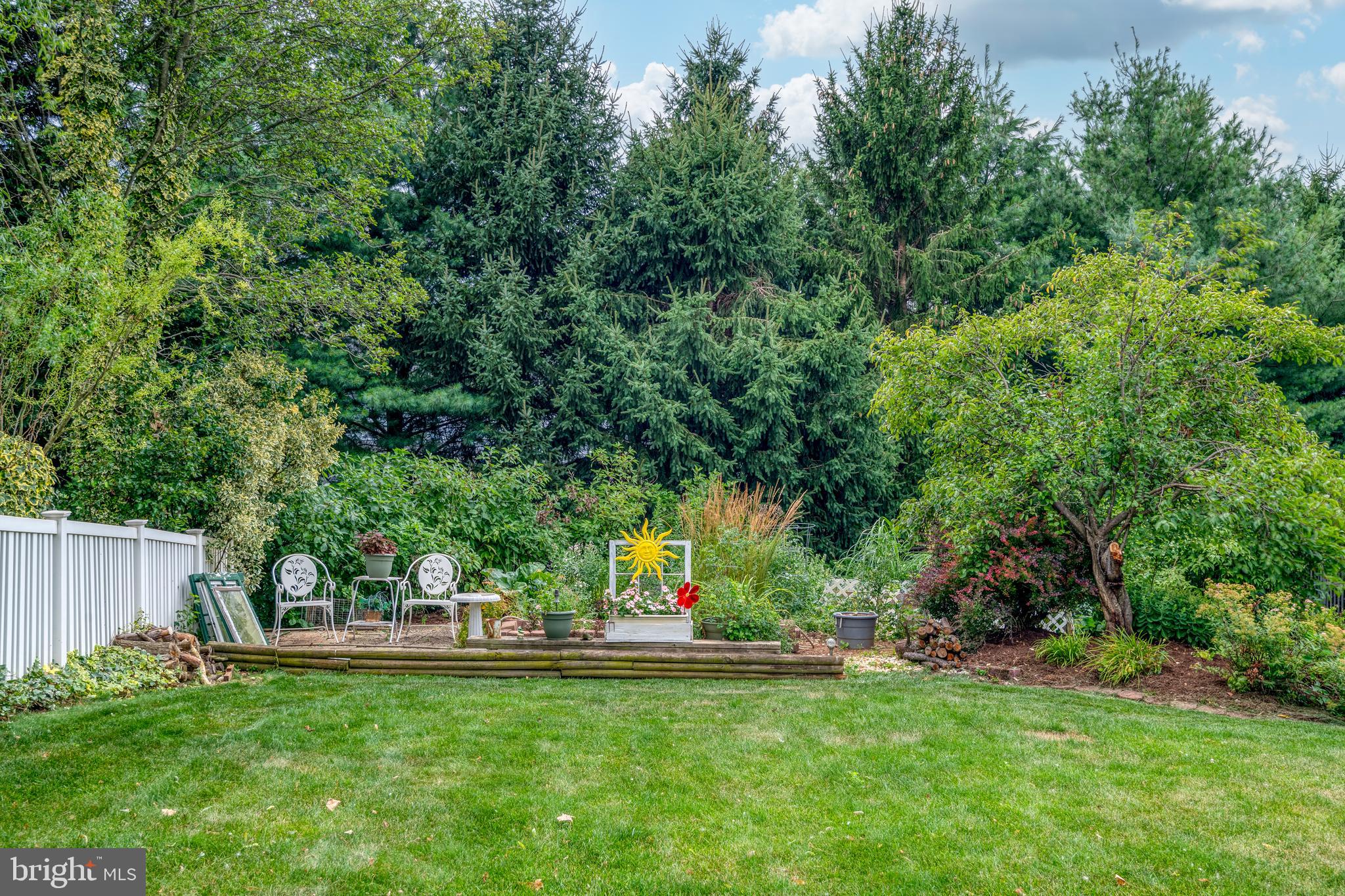 829 Victoria Ln