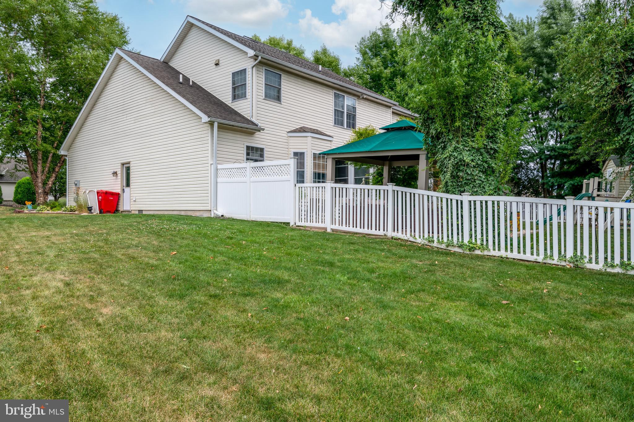 829 Victoria Ln