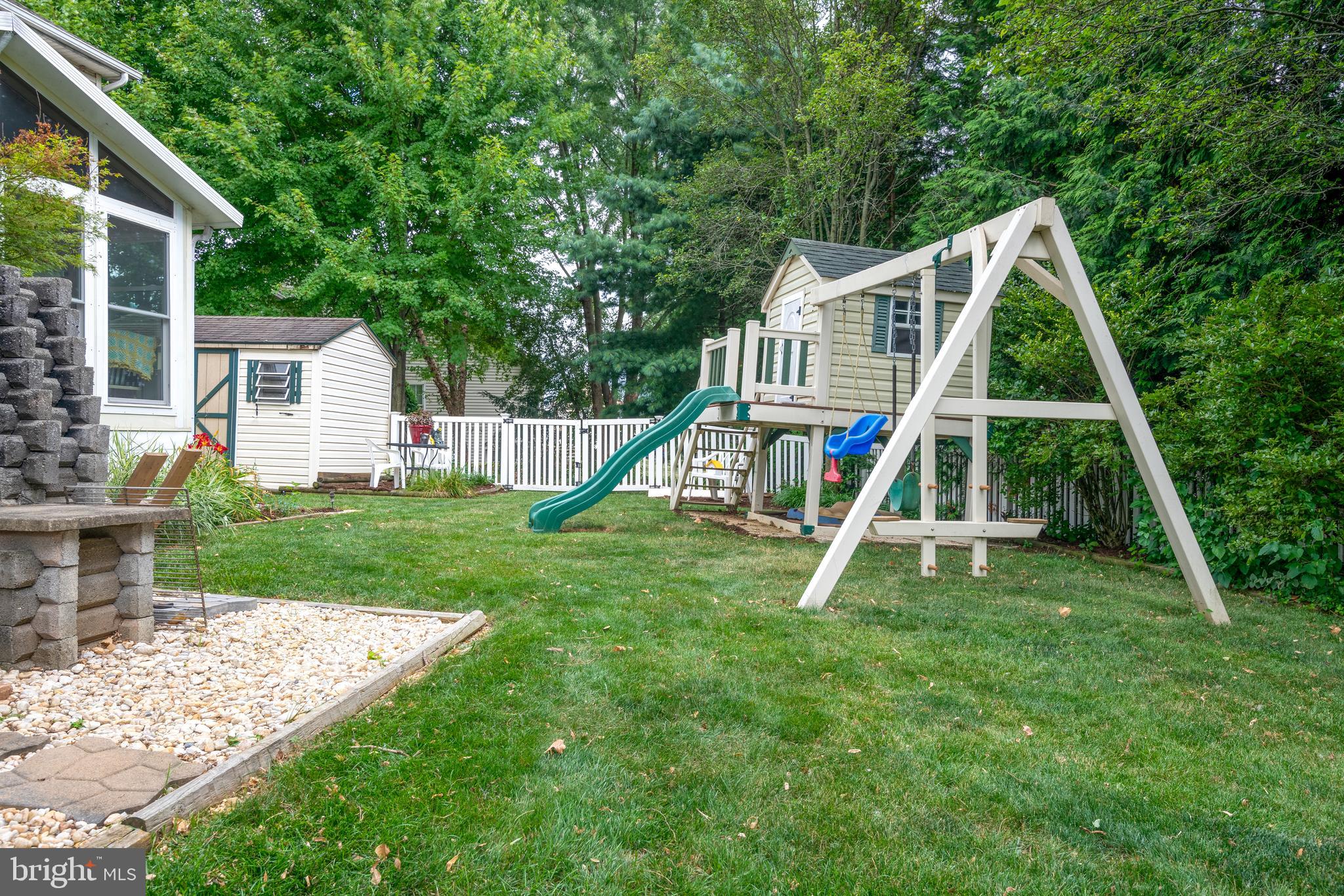 829 Victoria Ln