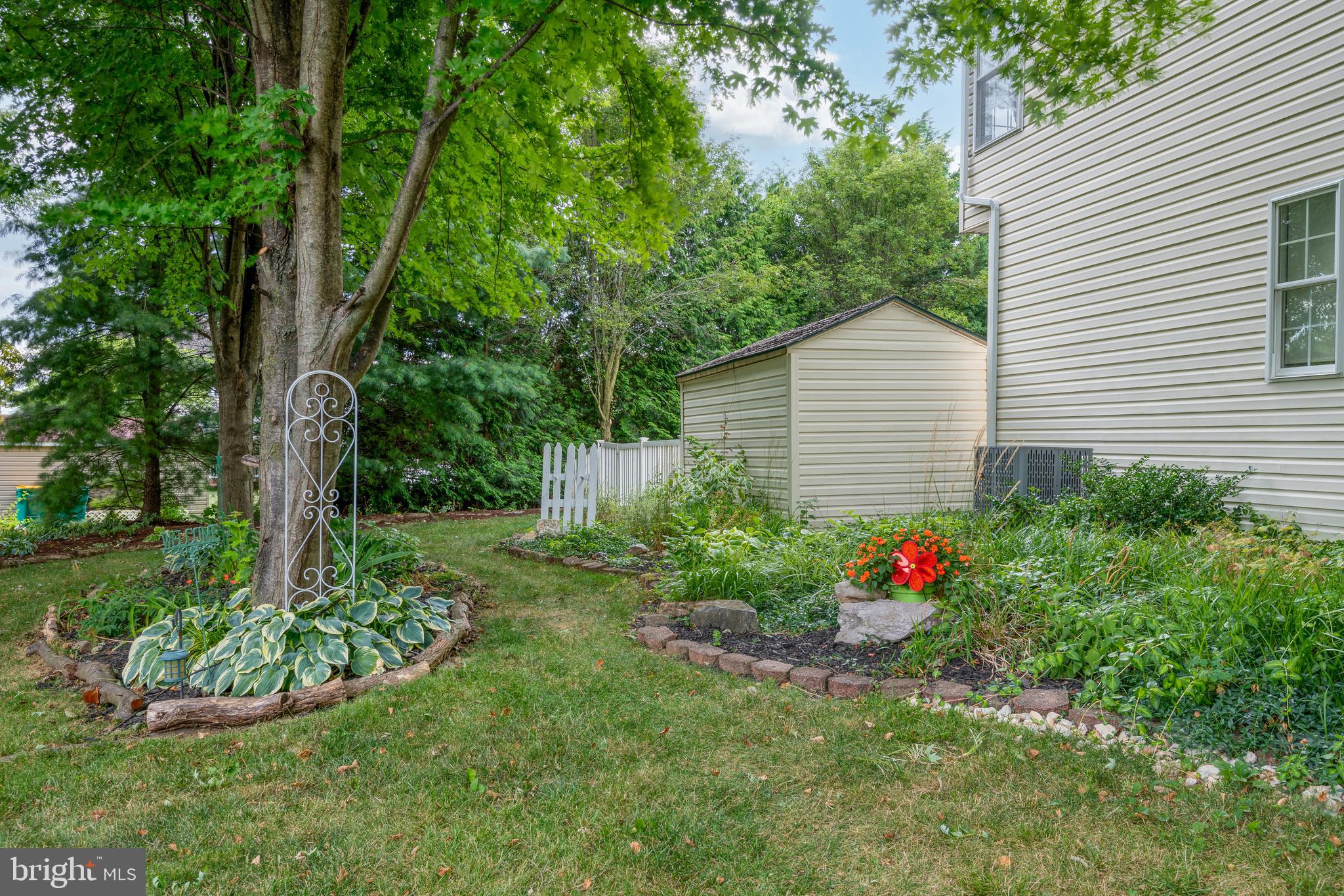 829 Victoria Ln