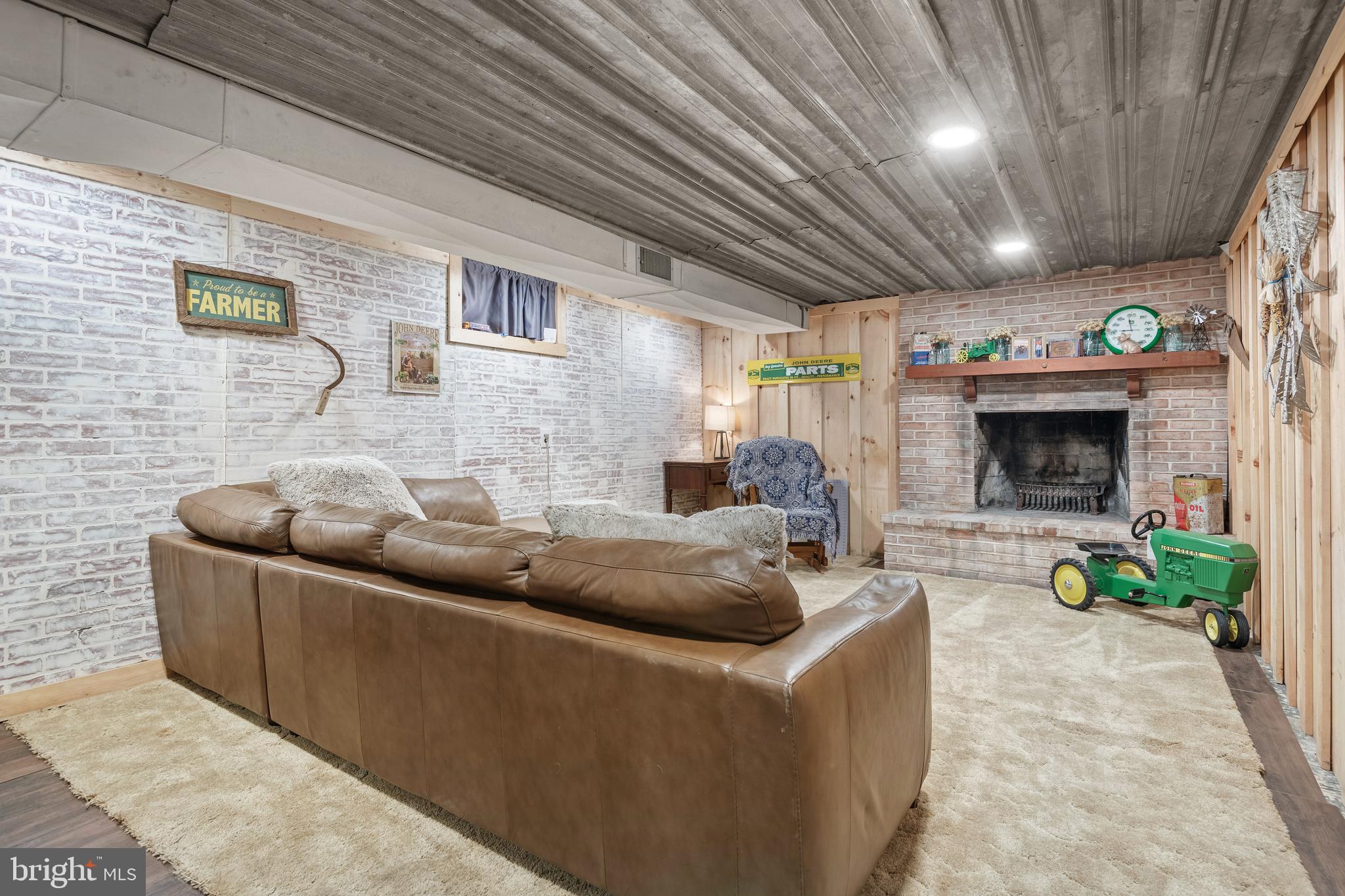 3317 Hillside Dr