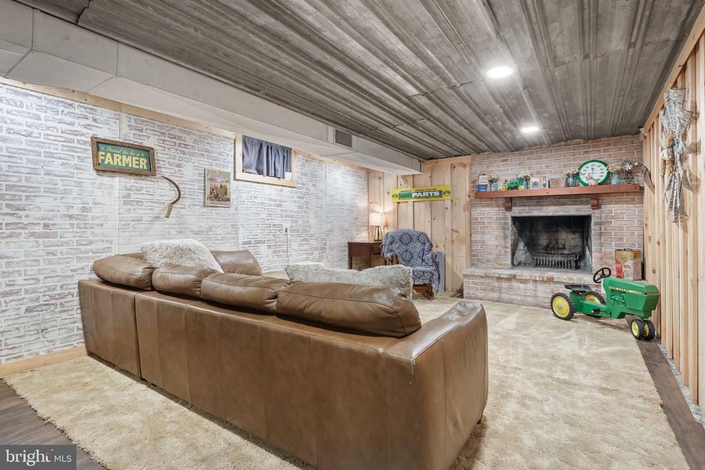 3317 Hillside Dr