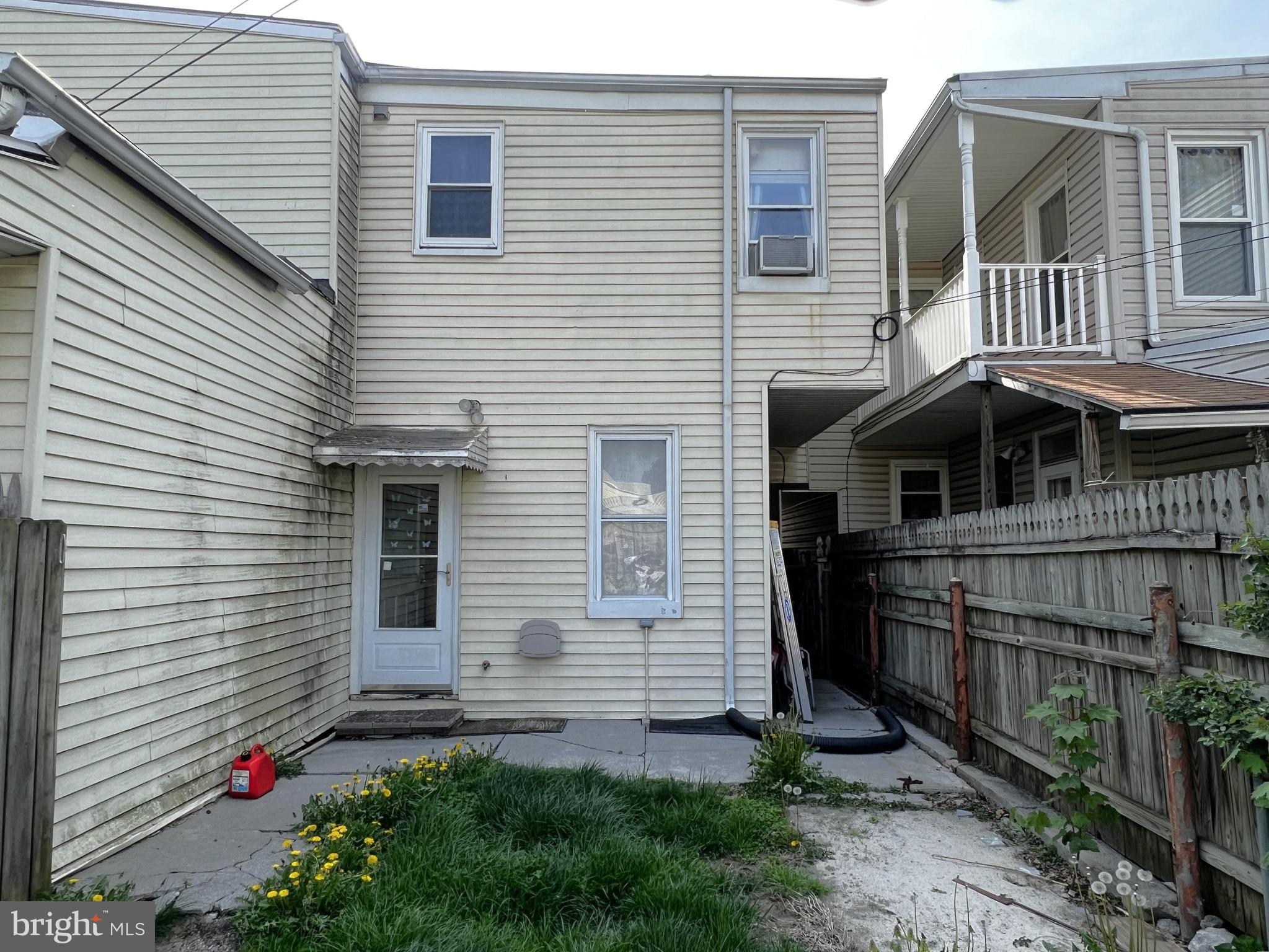 320-1/2 N 11th St
