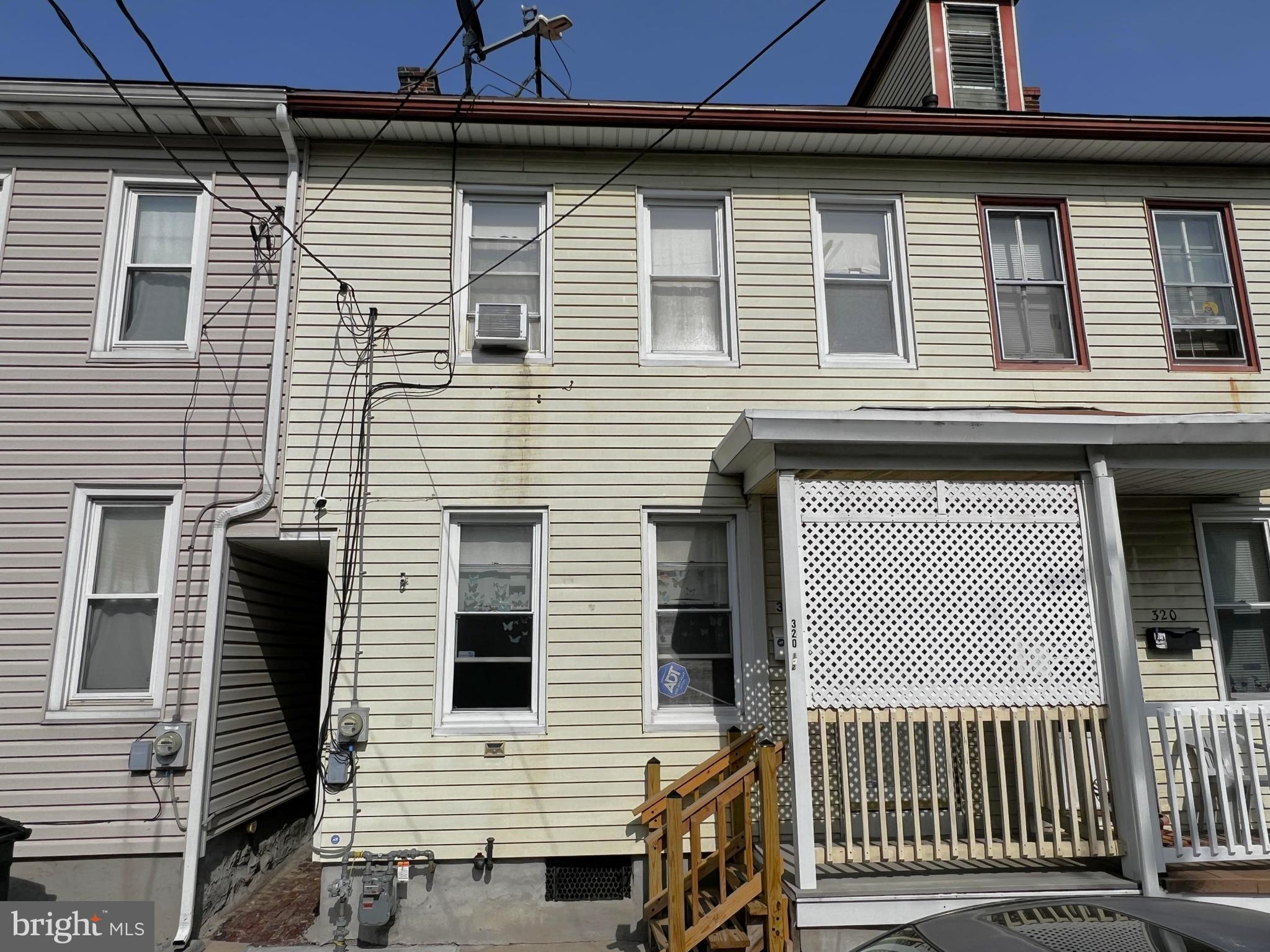 320-1/2 N 11th St