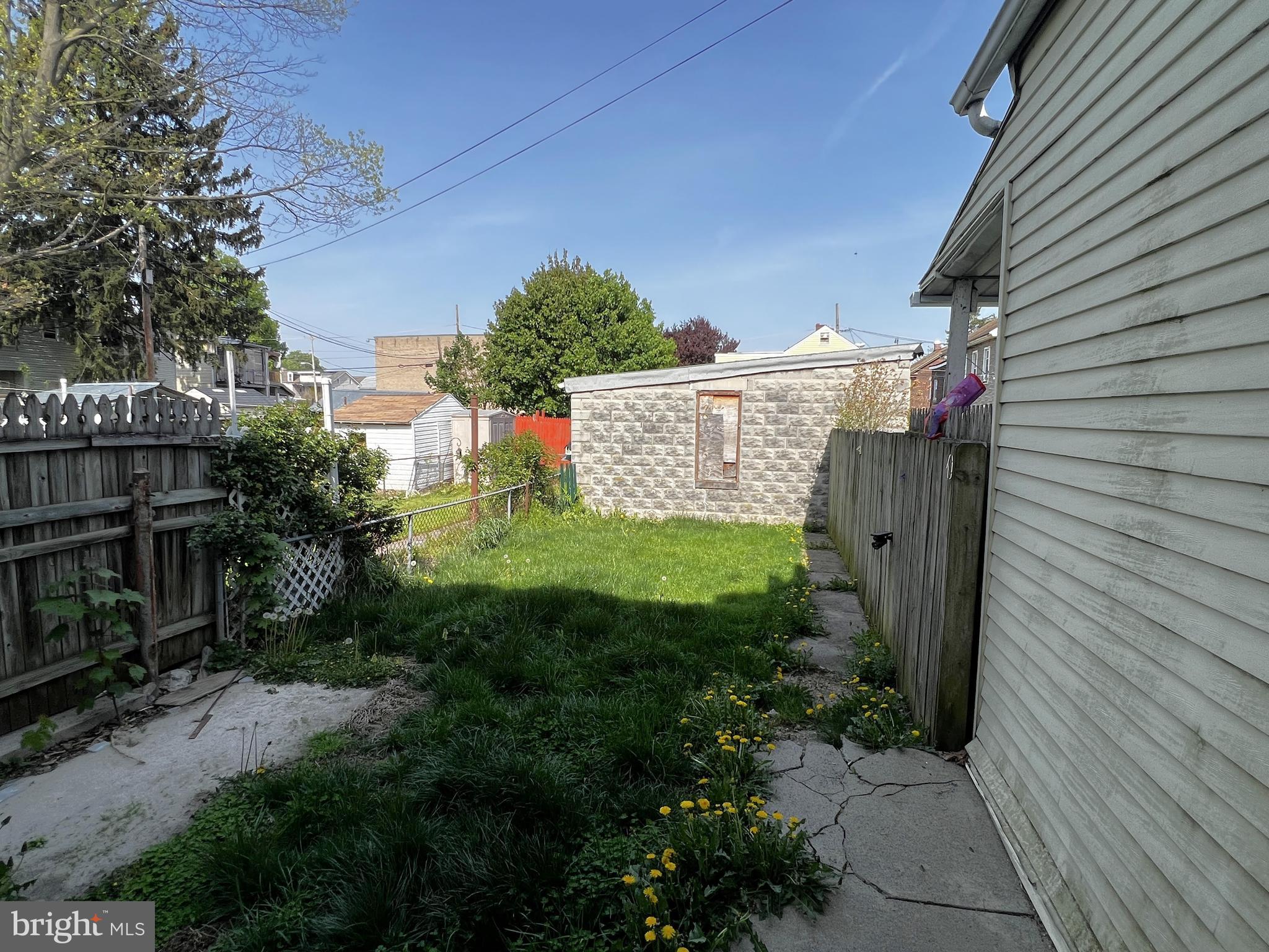 320-1/2 N 11th St