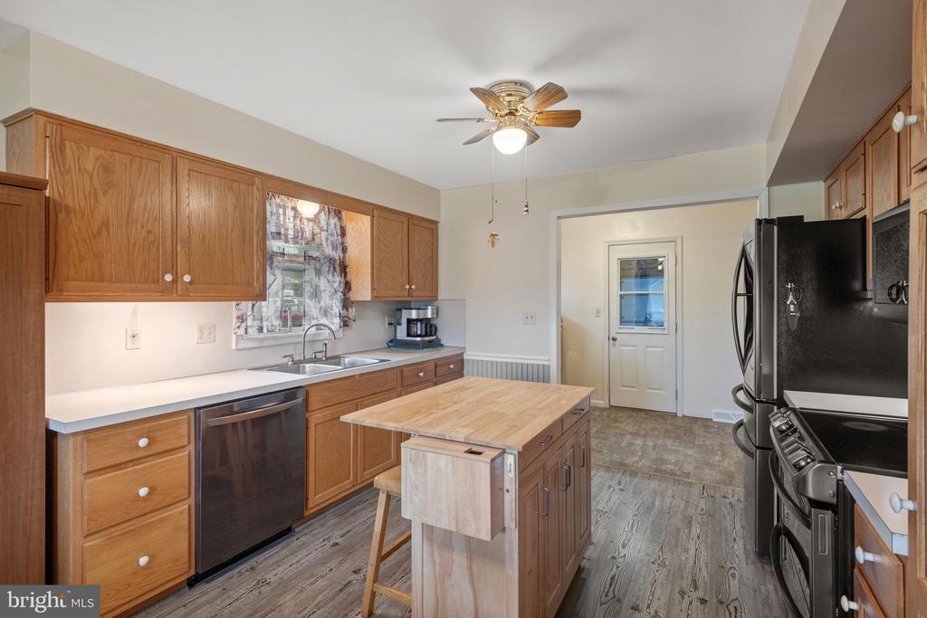 6 Village Dr