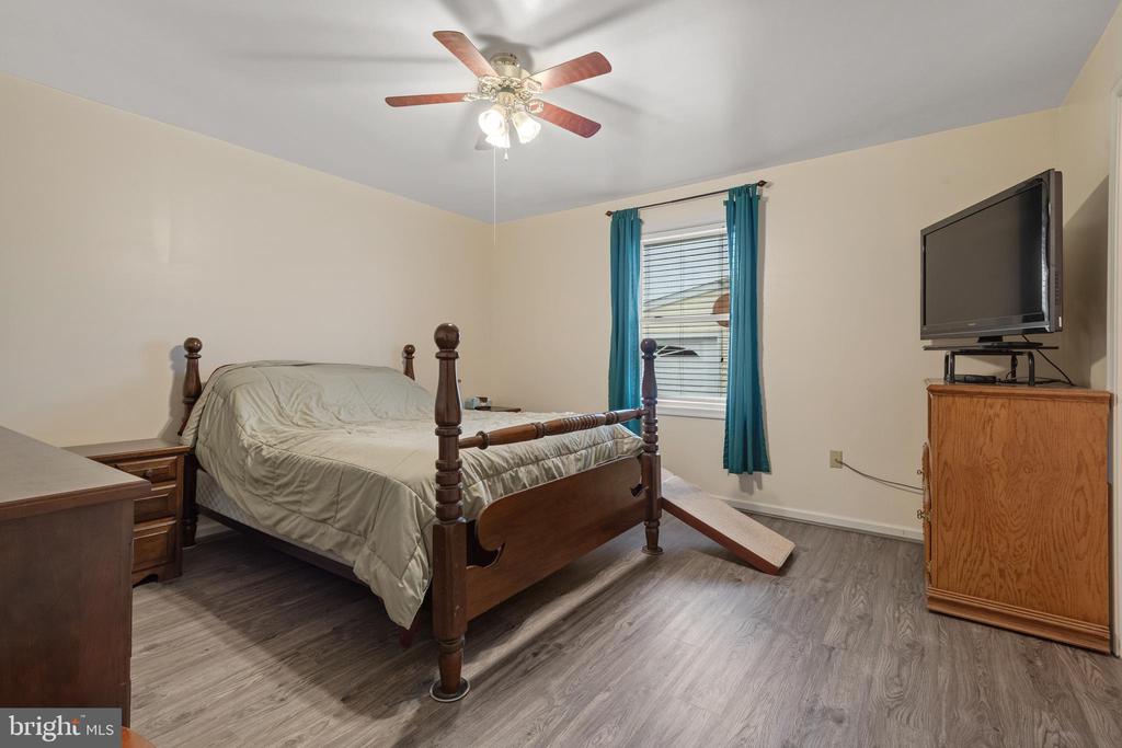 6 Village Dr
