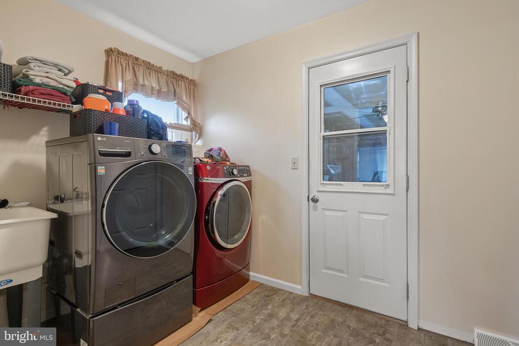 6 Village Dr