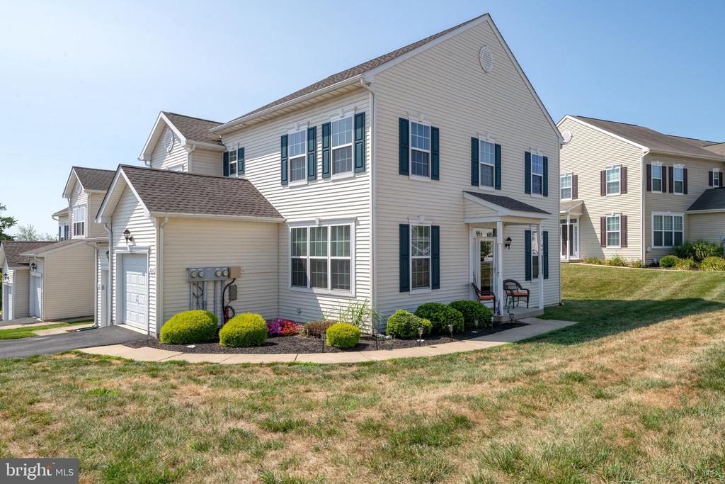 2237 Live Oak Ln #2237