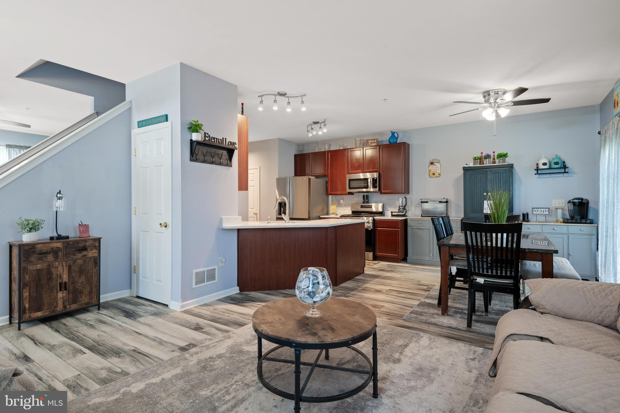 2237 Live Oak Ln #2237