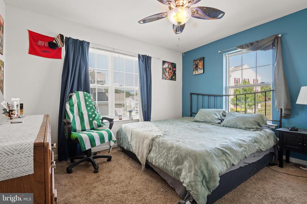 2237 Live Oak Ln #2237