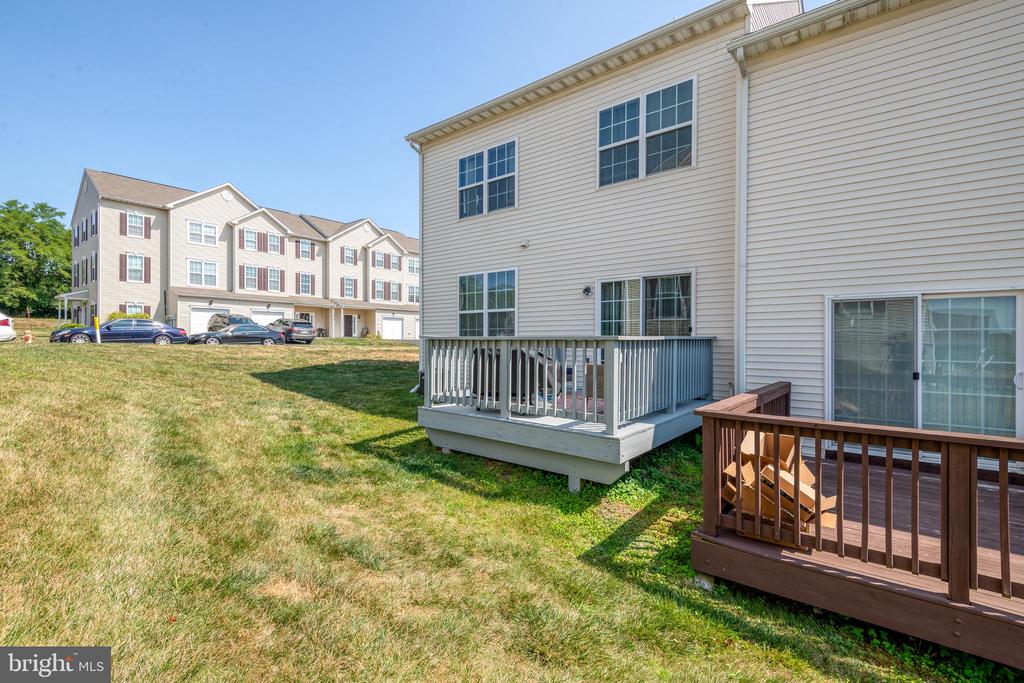 2237 Live Oak Ln #2237
