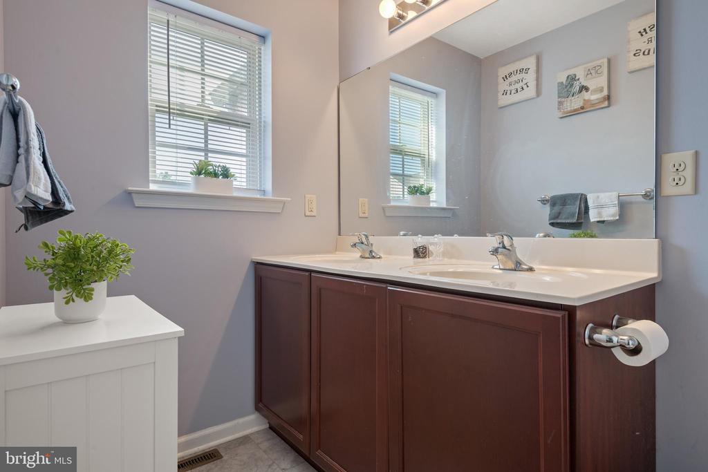 2237 Live Oak Ln #2237