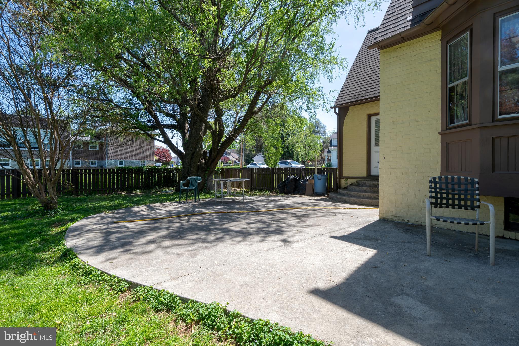 2303 E Philadelphia St