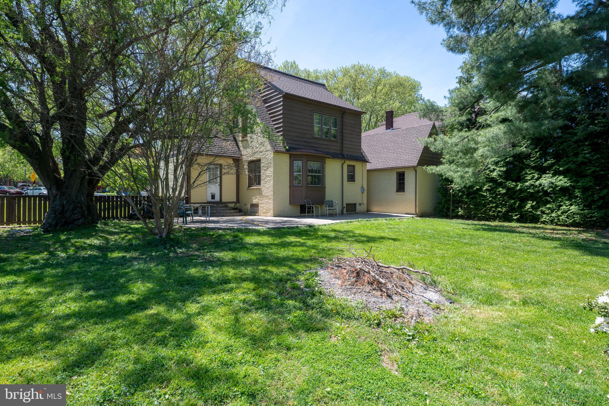 2303 E Philadelphia St