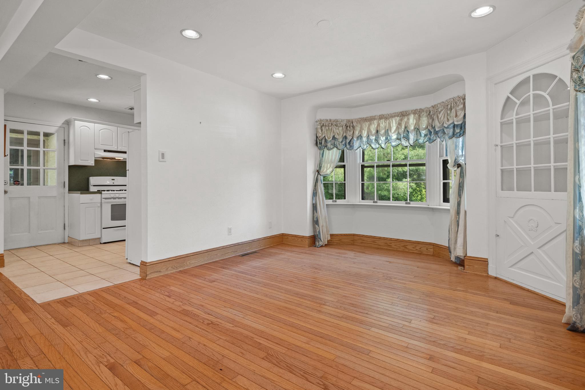 2303 E Philadelphia St