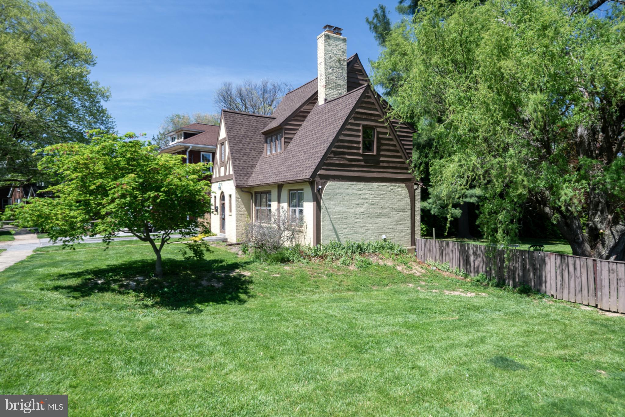 2303 E Philadelphia St