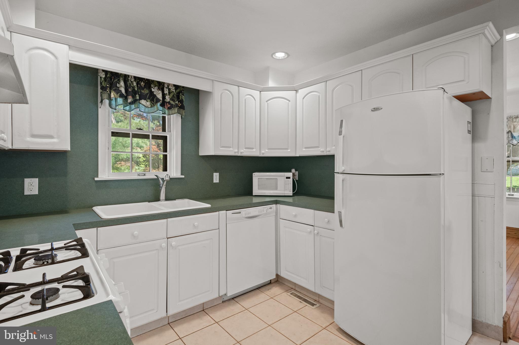 2303 E Philadelphia St