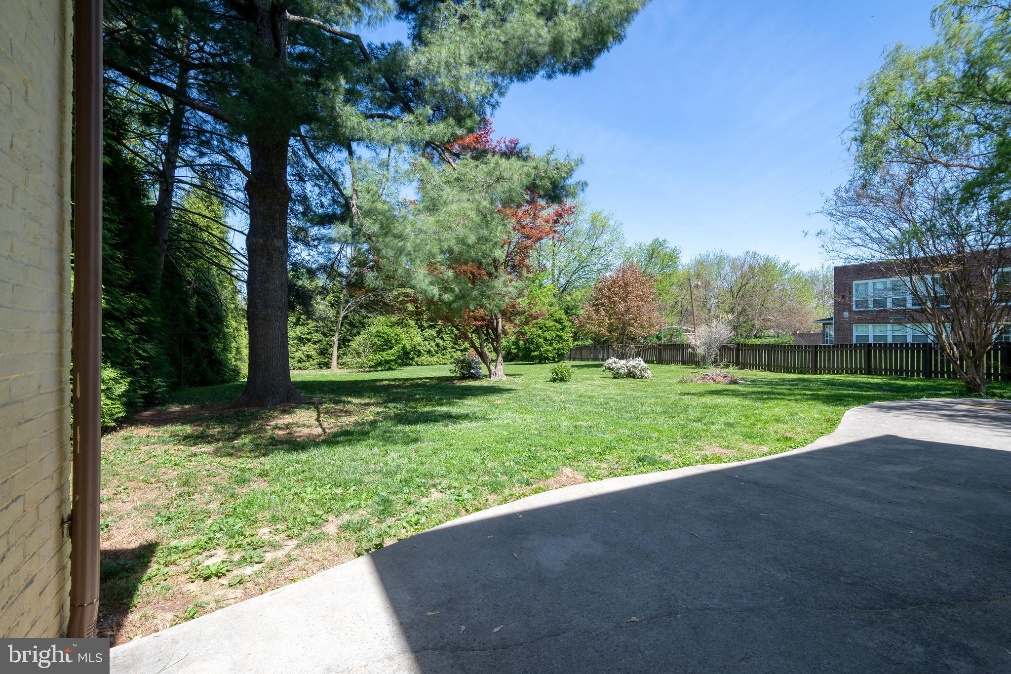 2303 E Philadelphia St