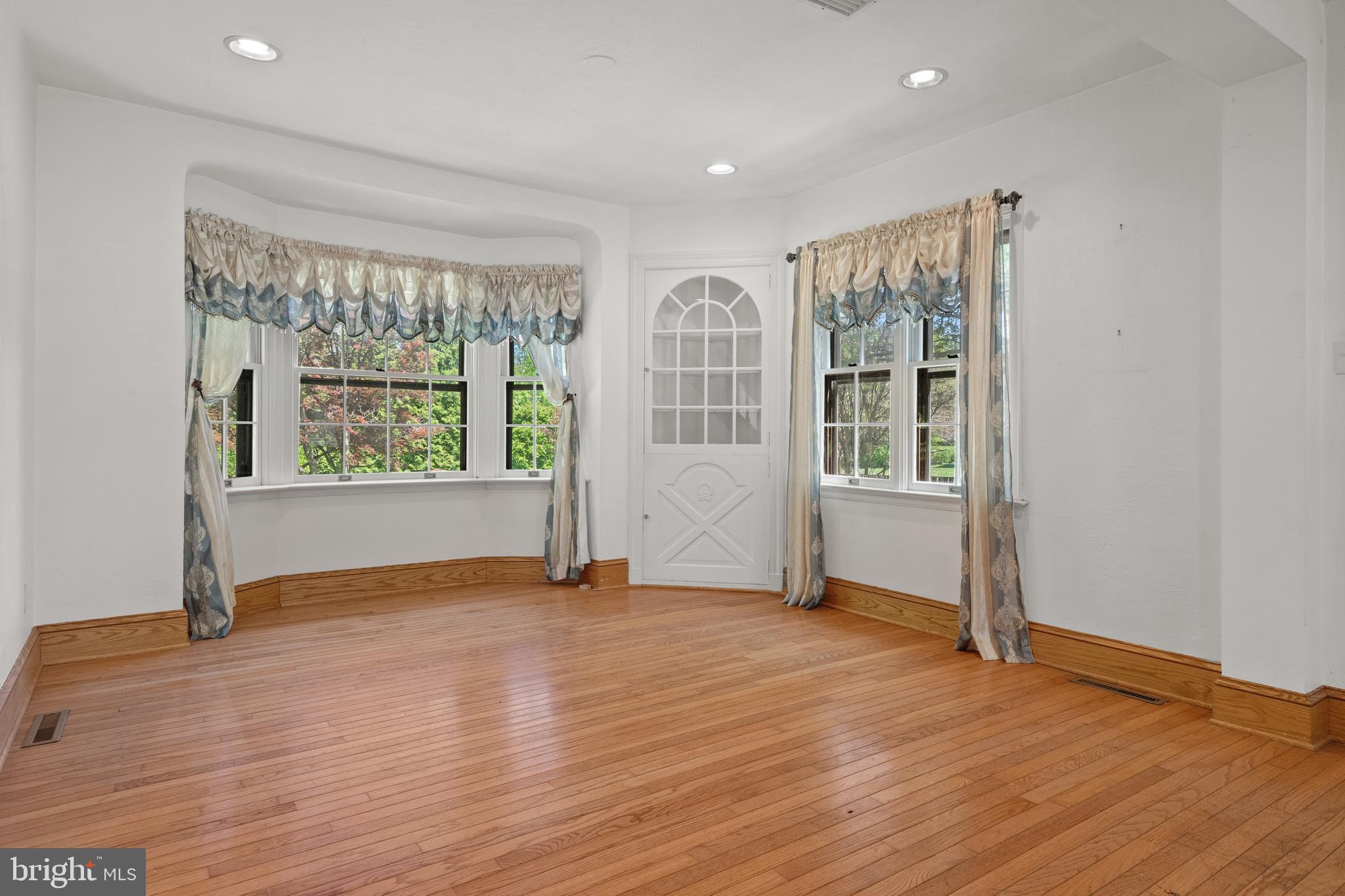 2303 E Philadelphia St