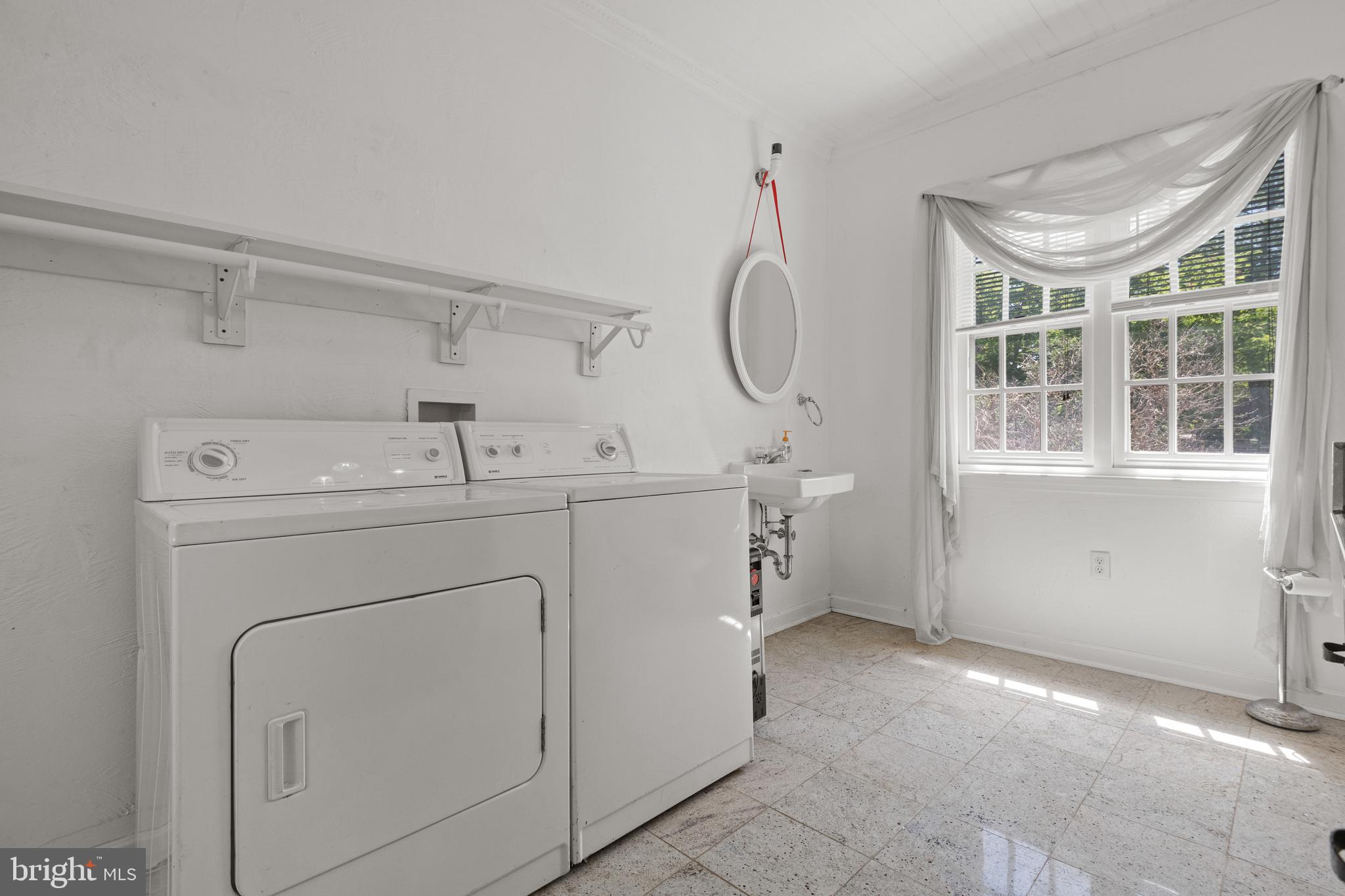 2303 E Philadelphia St