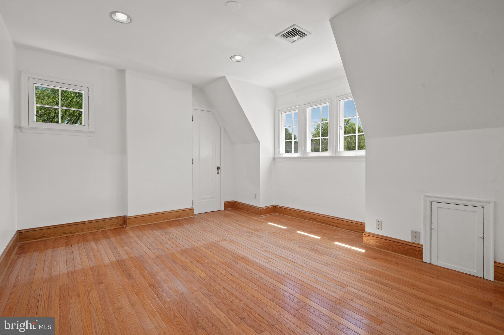 2303 E Philadelphia St