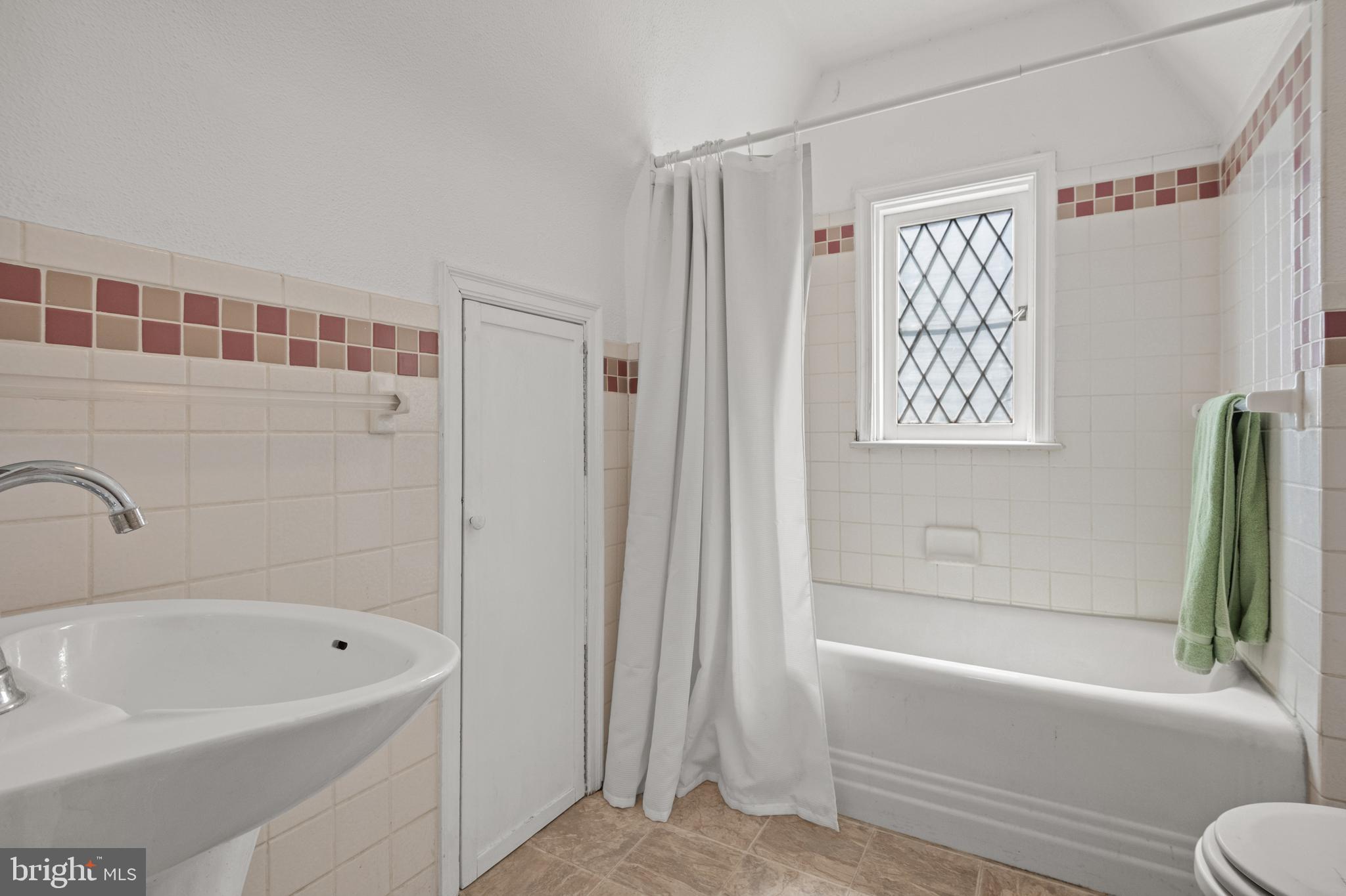 2303 E Philadelphia St