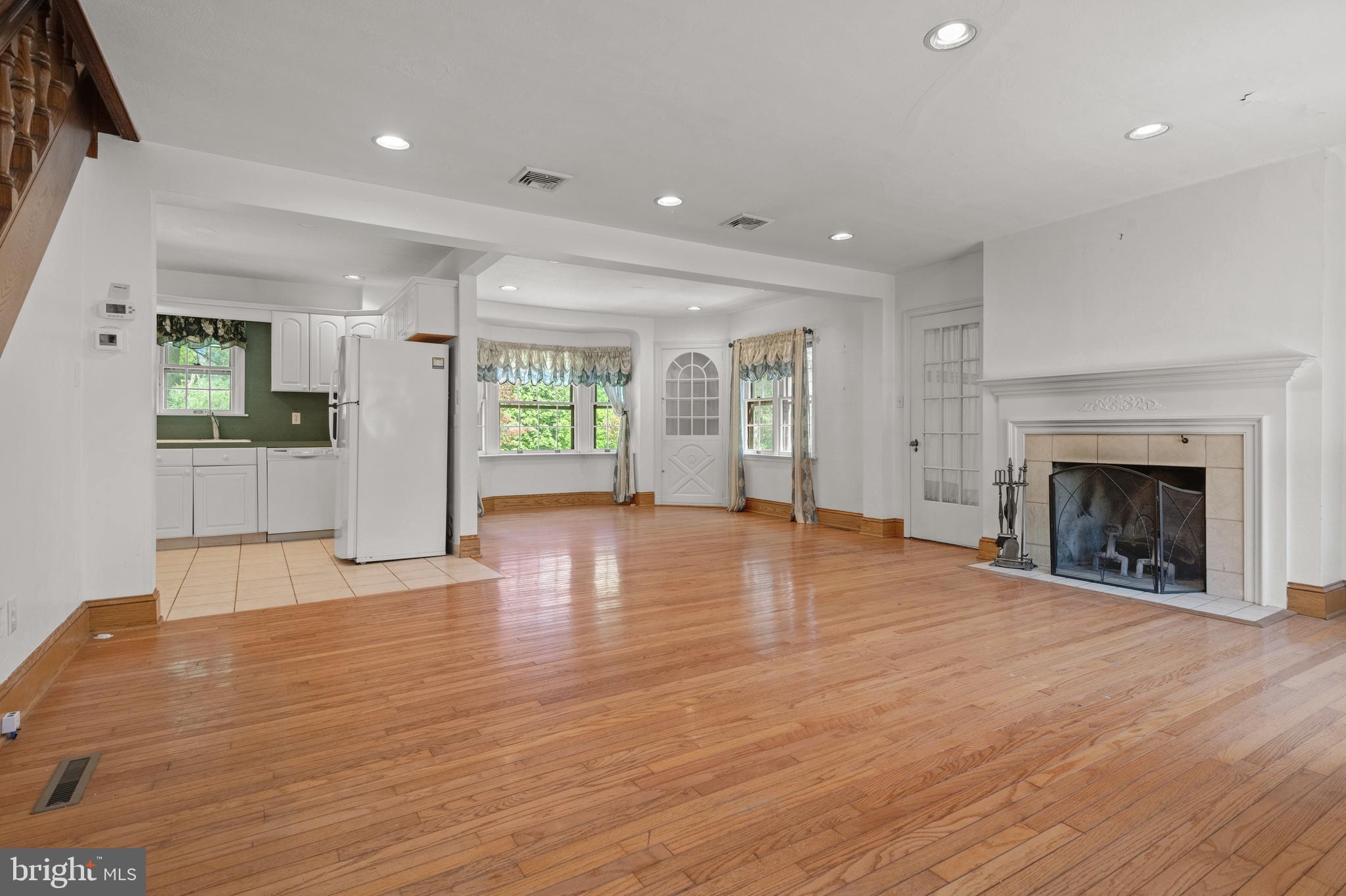 2303 E Philadelphia St