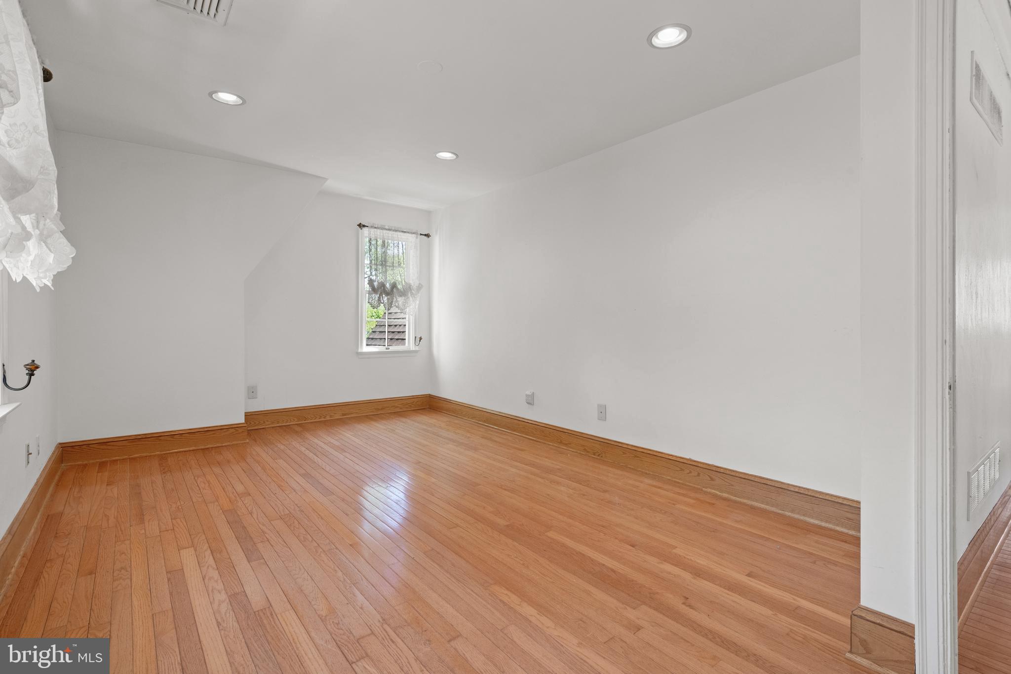 2303 E Philadelphia St