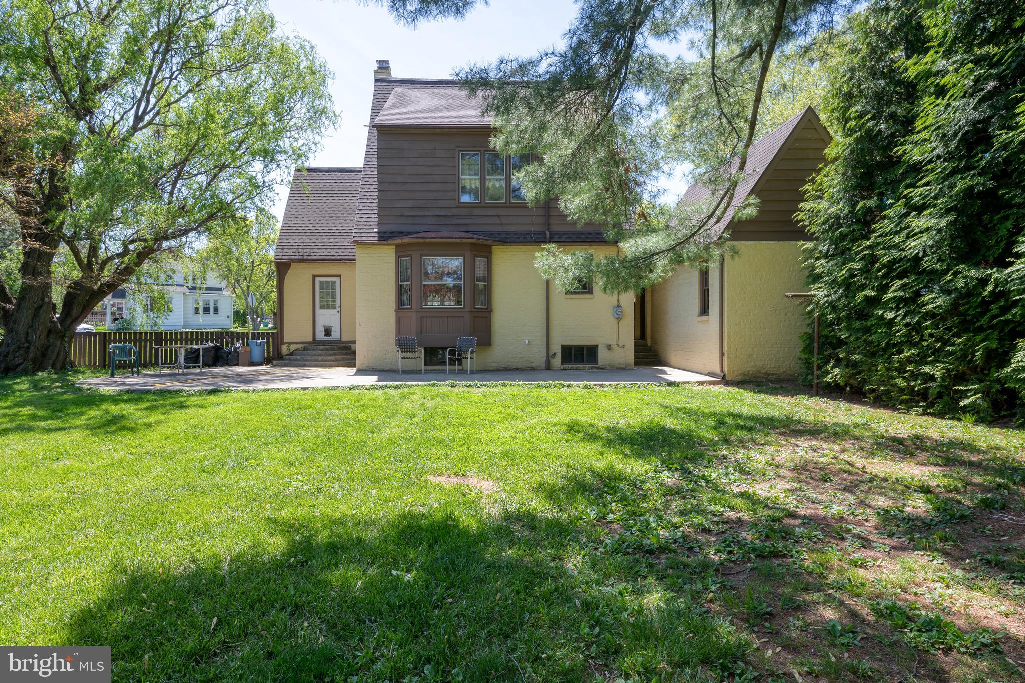 2303 E Philadelphia St