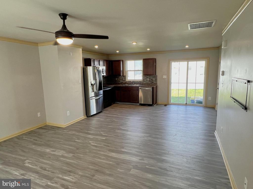 3215 PEBBLE RUN DR