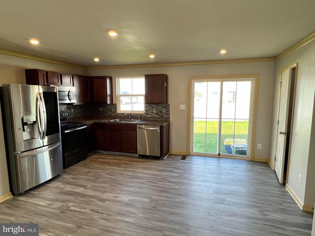 3215 PEBBLE RUN DR