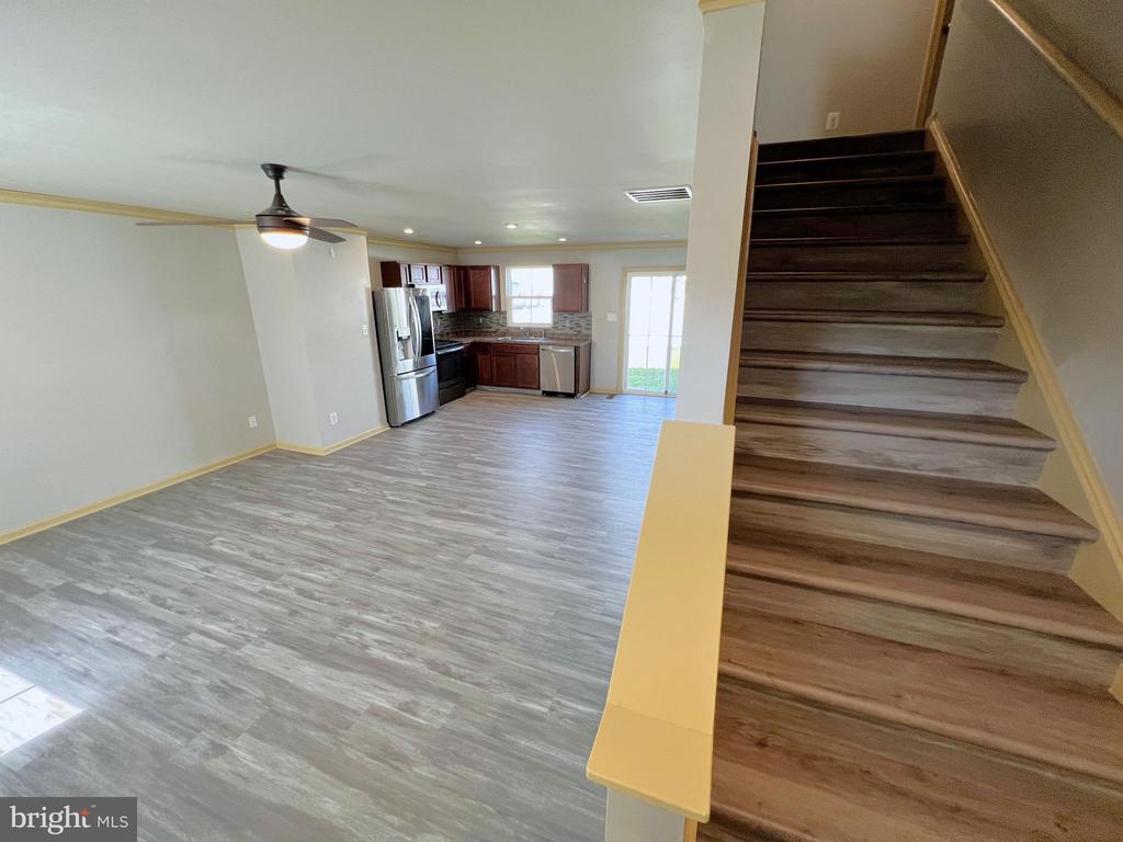 3215 PEBBLE RUN DR