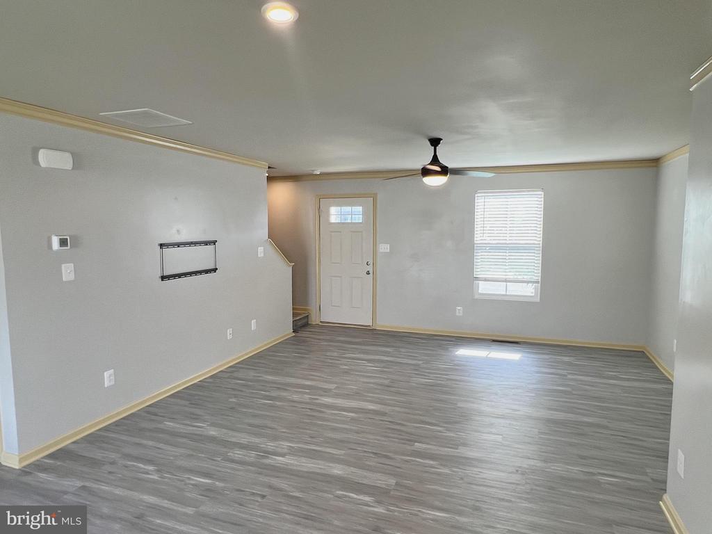 3215 PEBBLE RUN DR
