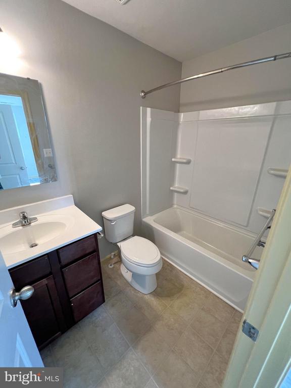 3215 PEBBLE RUN DR