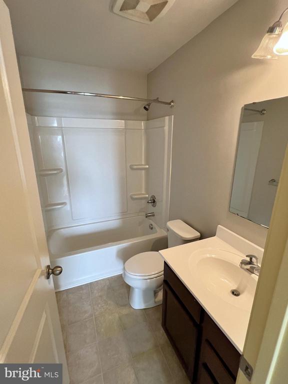 3215 PEBBLE RUN DR