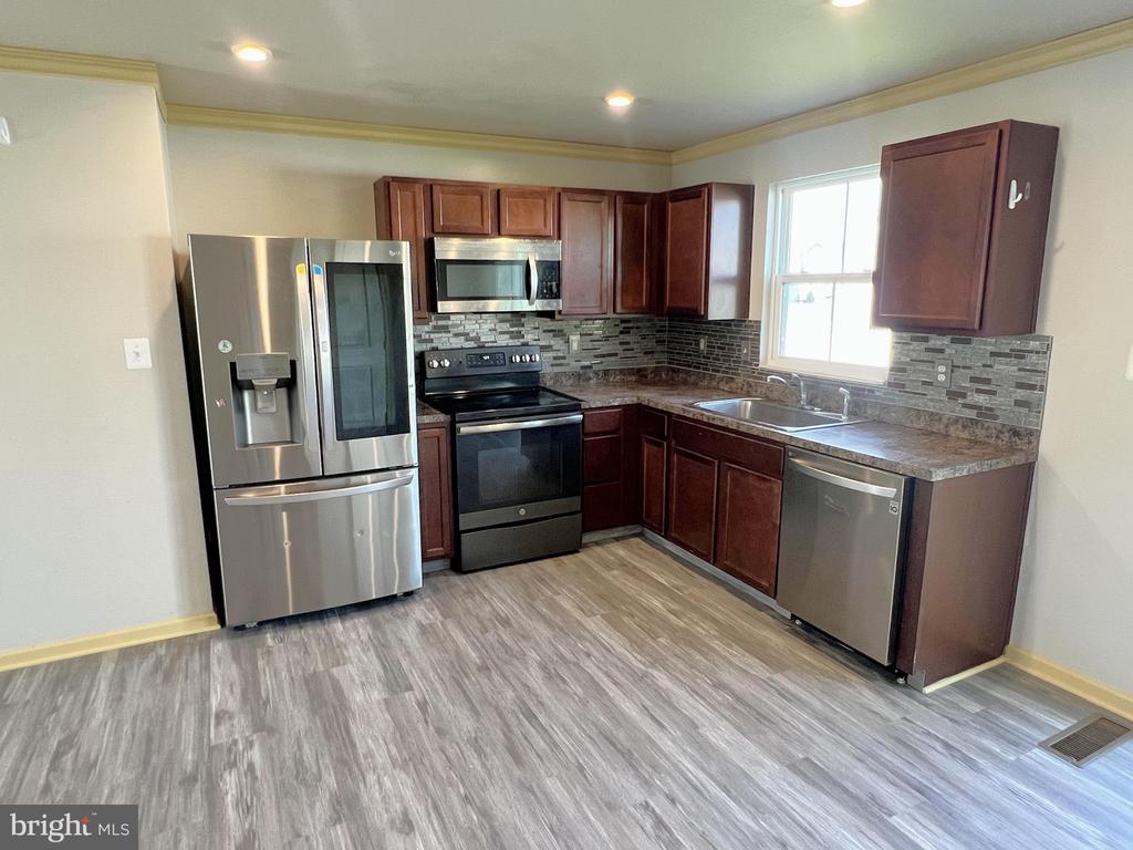 3215 PEBBLE RUN DR