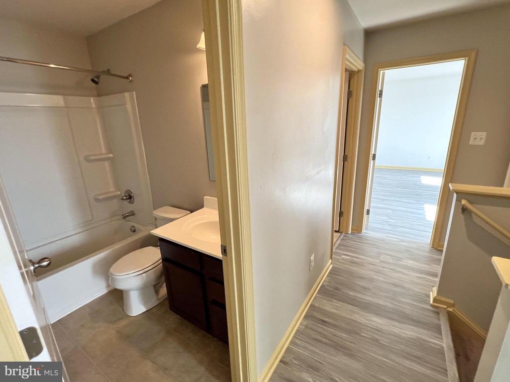 3215 PEBBLE RUN DR