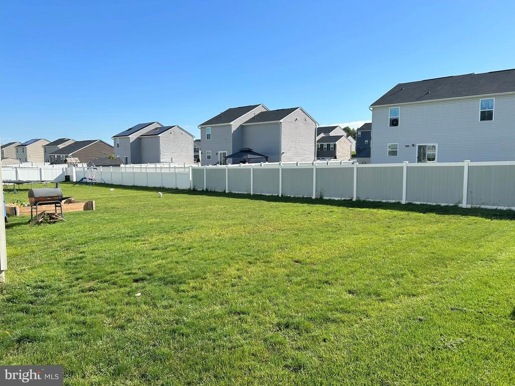 3215 PEBBLE RUN DR