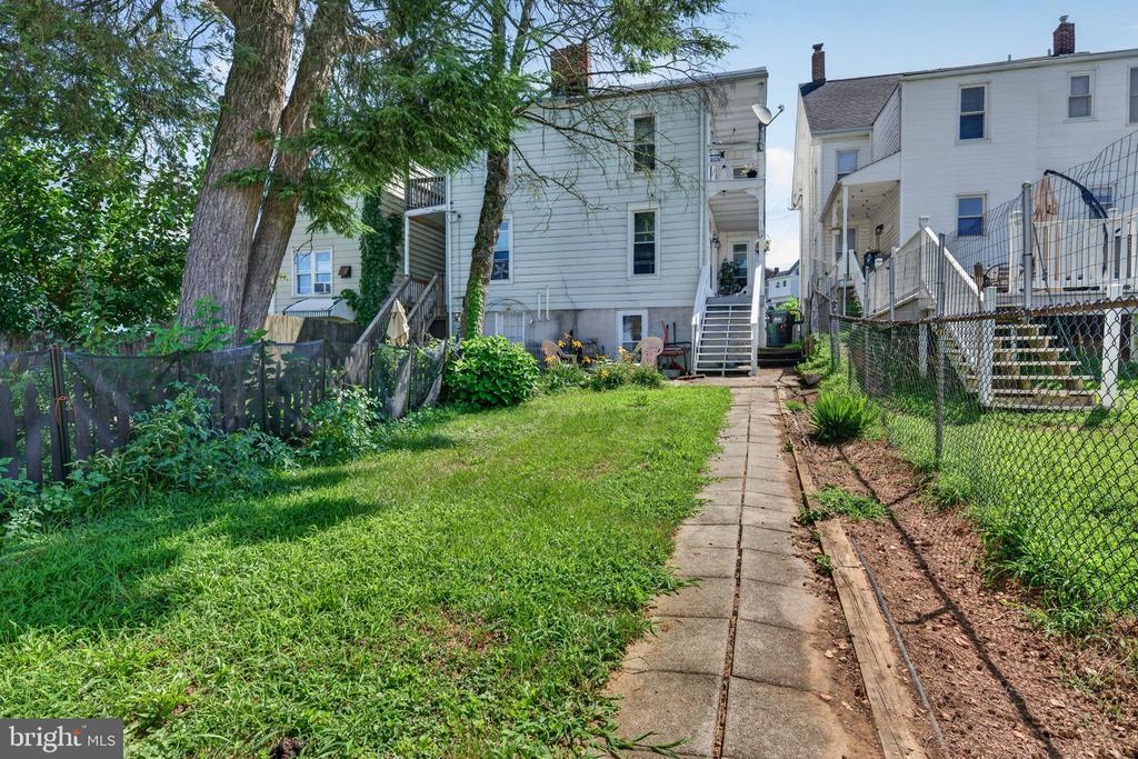 122 N FRANKLIN STREET