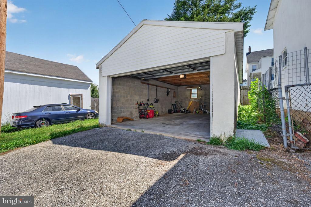 122 N FRANKLIN STREET