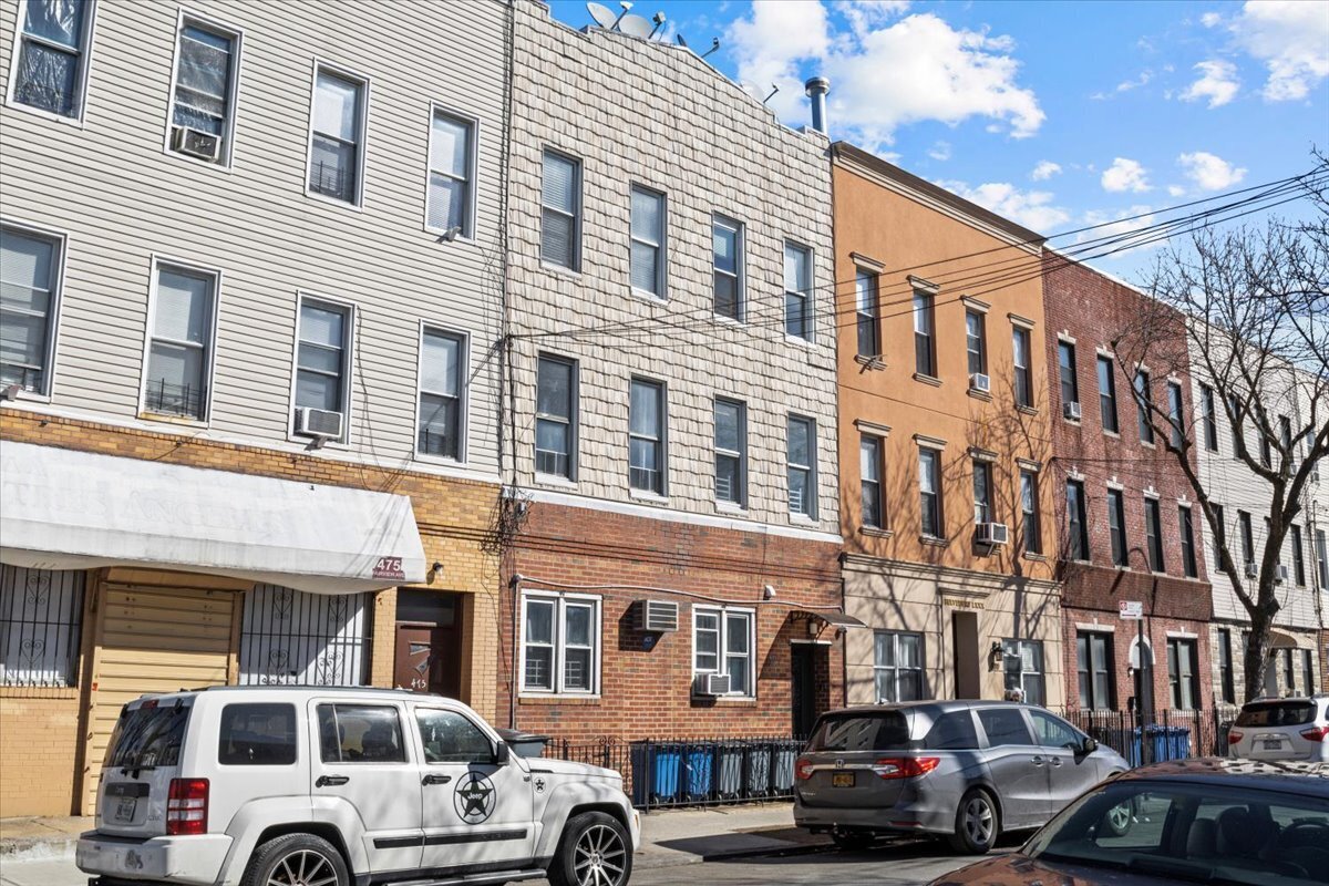 477 FAIRVIEW Avenue