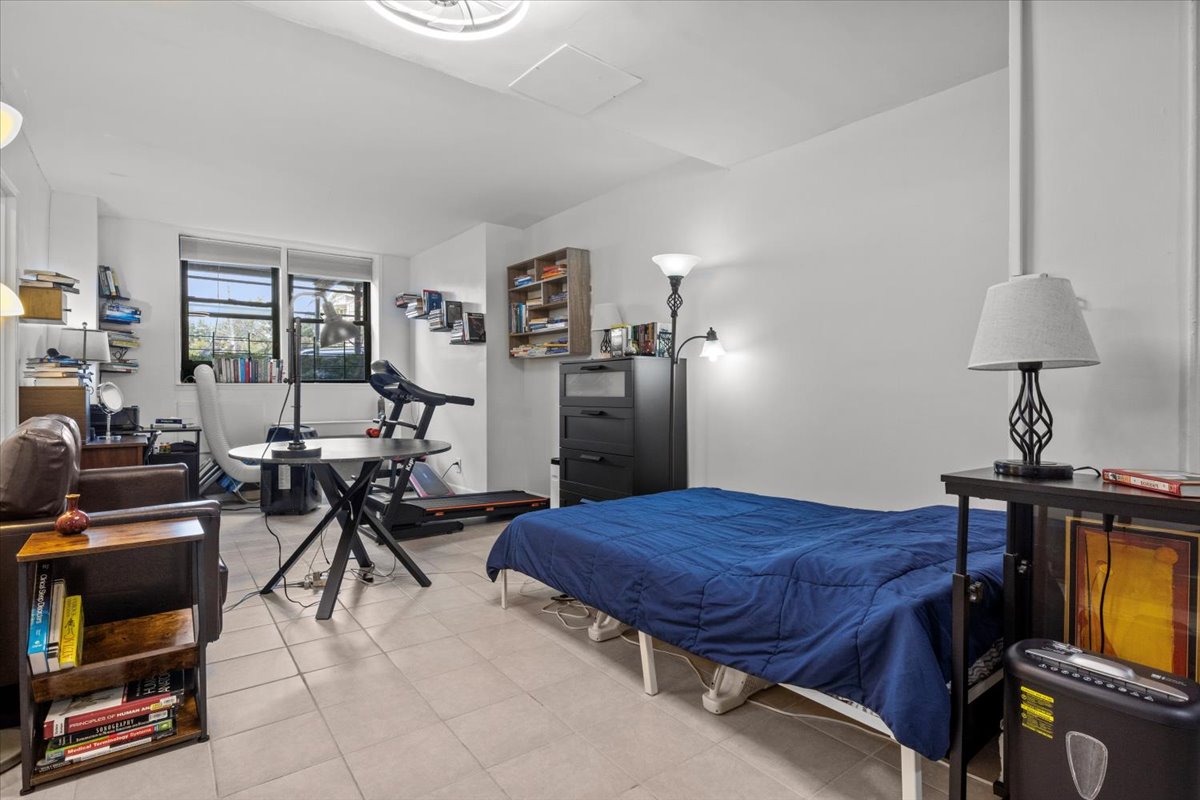 2330 VOORHIES Avenue LC